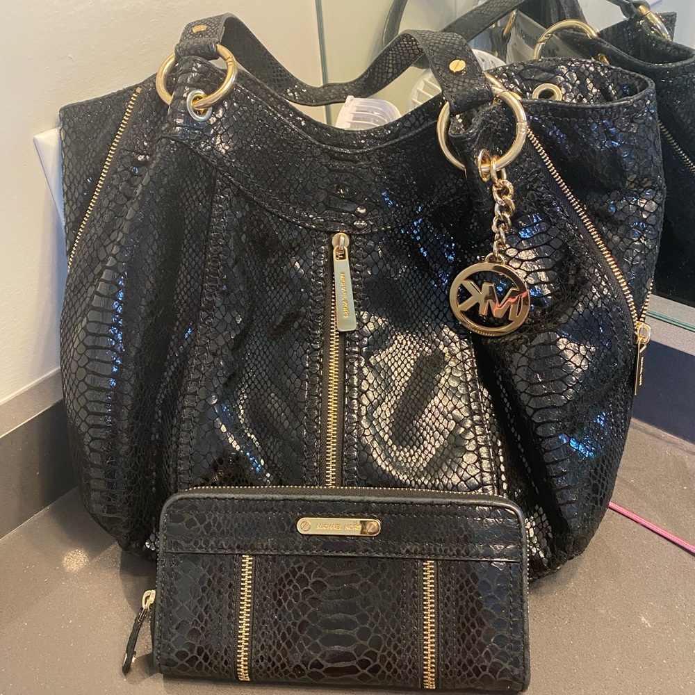 Authentic Michael Kors Pocketbook and matching large wallet Set